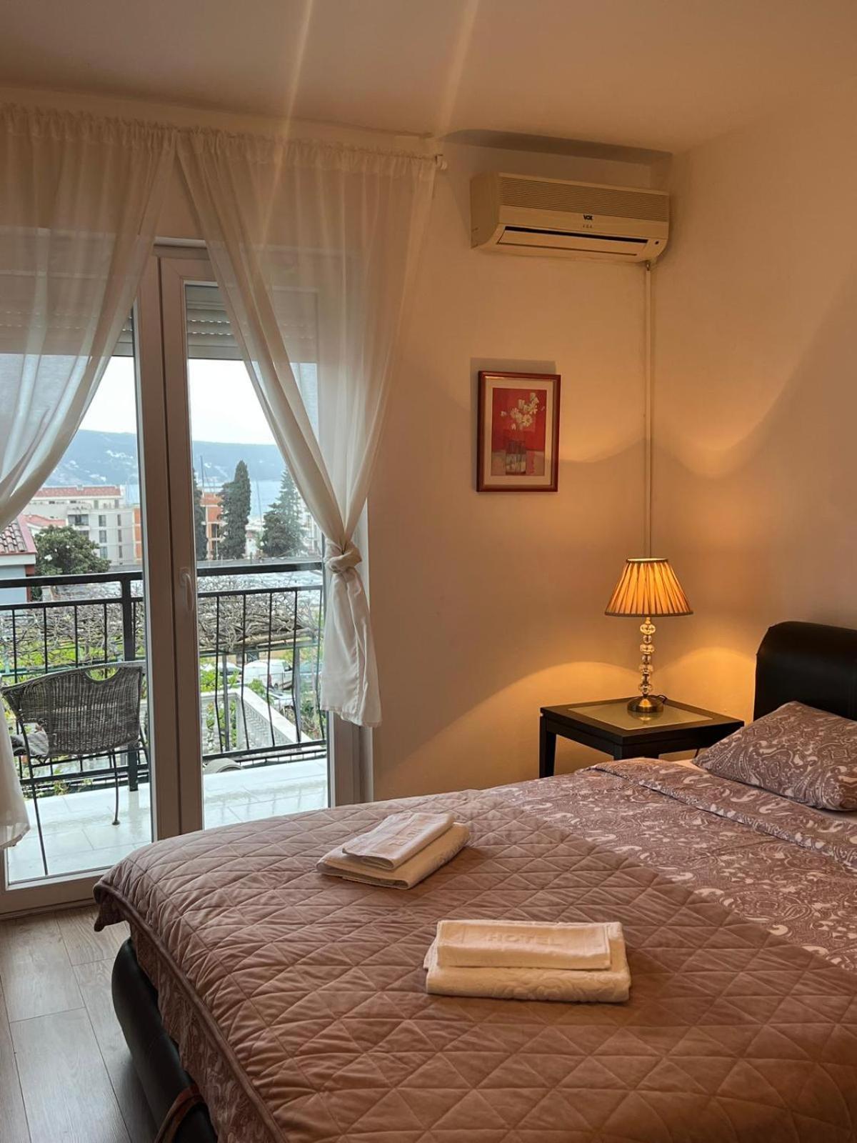Apartments Lena Herceg Novi Eksteriør billede
