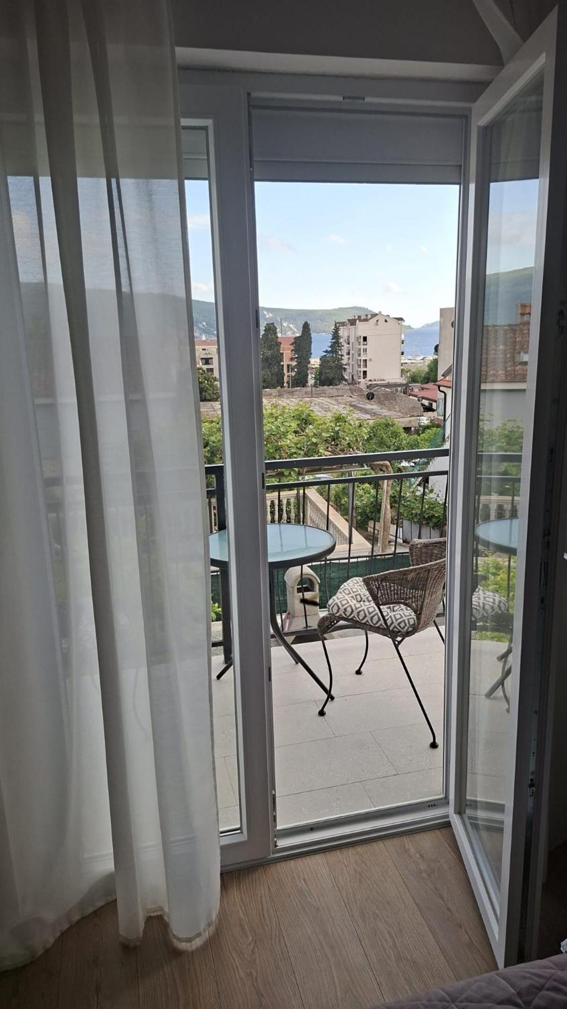 Apartments Lena Herceg Novi Eksteriør billede